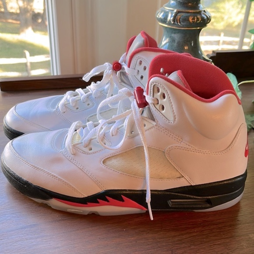 Nike AirJordan 5 - Picture 3 of 8